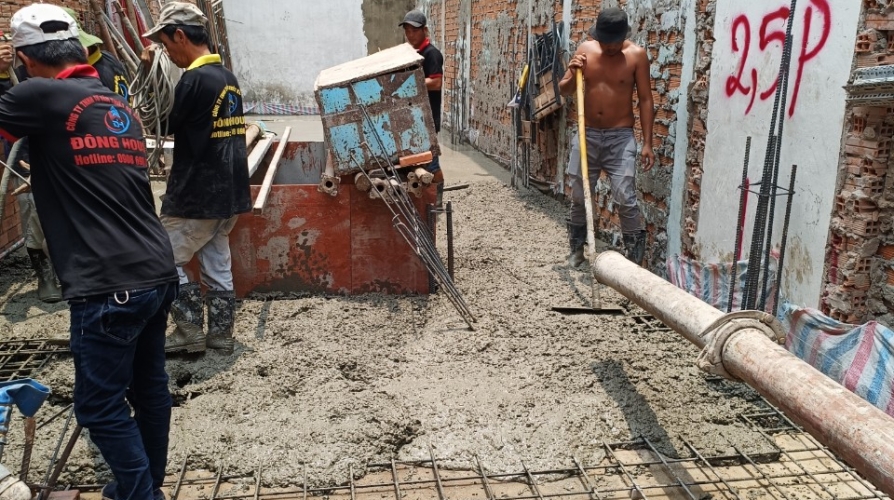 Đổ móng nhà phố ở Tân Phú