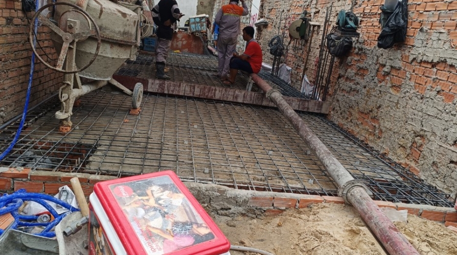 Đổ móng nhà phố ở Tân Phú